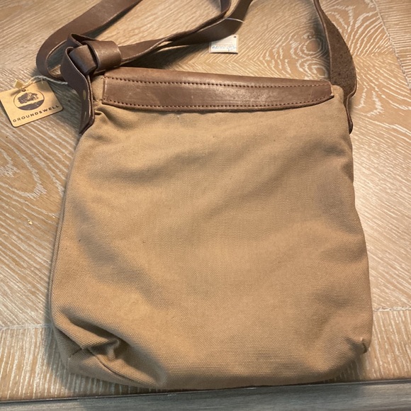 Brand new 3 Strands canvass messenger bag - Picture 2 of 7